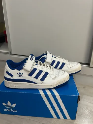Tenis adidas forum low azul