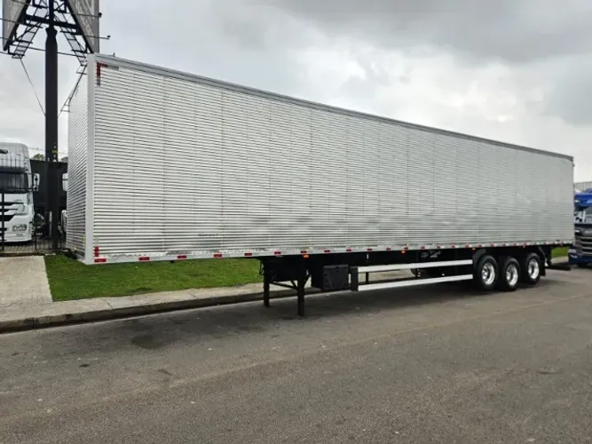 Carreta Baú 3 Eixos Nostra Ano 2027 0km Pronta Entrega 30 plts 15.40 x 2.90 pneus e rodas