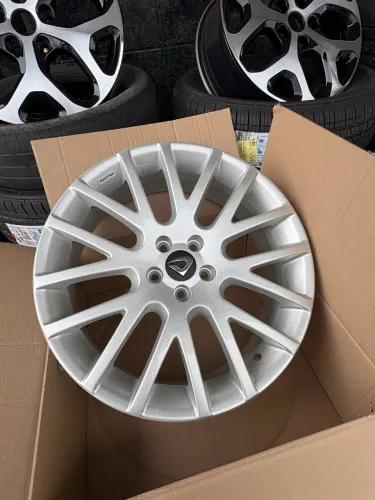 Jogo de rodas Volcano r18 5x100 novas 