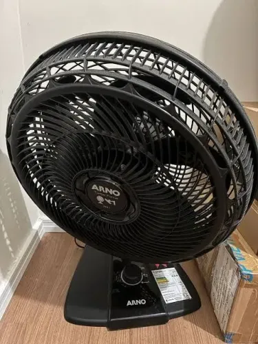 Vendo ventilador junto com mesinha de cabeceira