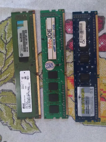 Kit três memórias RAM DDR-3 com 2 Gb cada