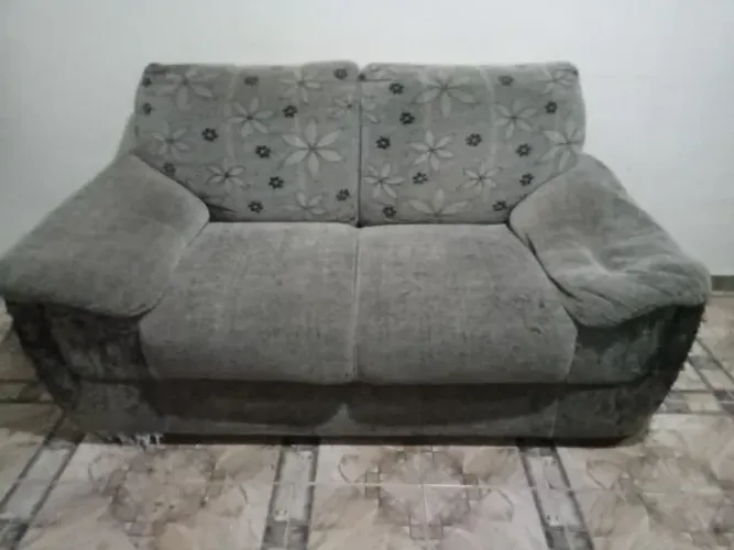 Vendo sofá de dois lugares 