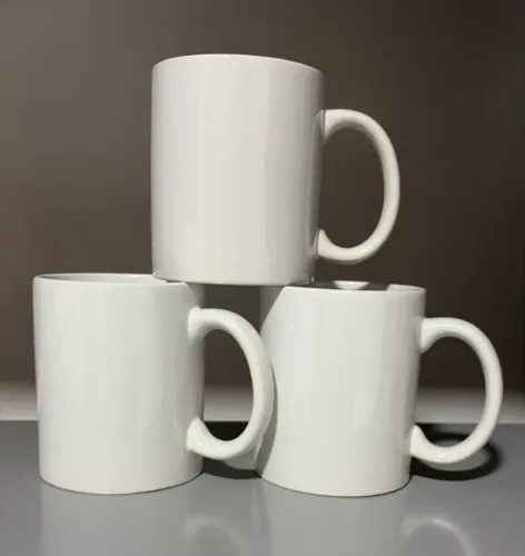 Canecas de ceramica brancas e varias cores. Tratar: whatsapp 61- *