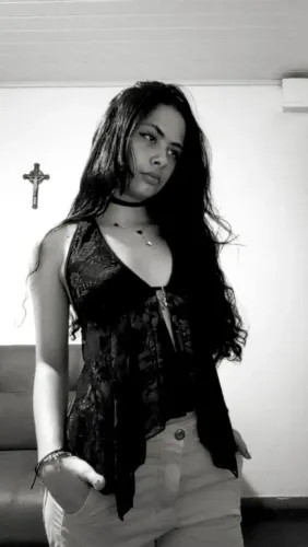 VENDO CROPPED DE RENDA NA COR PRETA