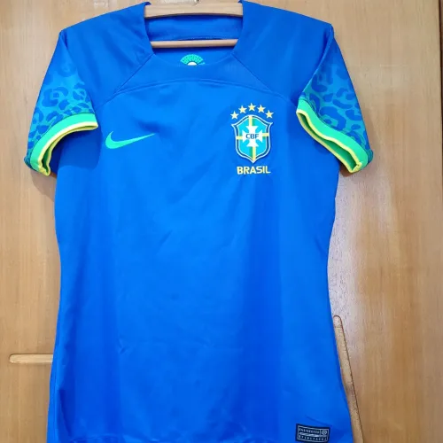 Camisa da seleção brasileira Nike azul feminina.