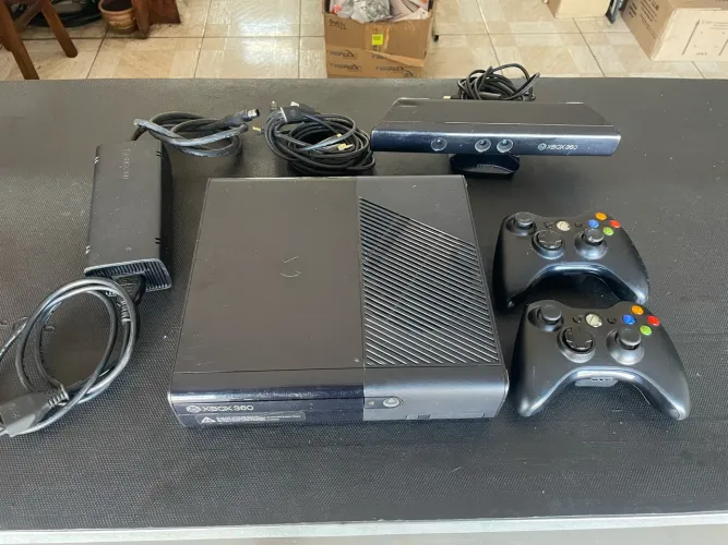 Xbox 360 / kinect / 2 controles