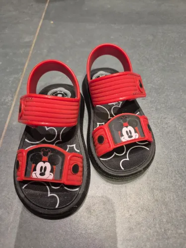 Sandália e mochila infantil grendene