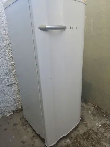 Geladeira Electrolux 240l