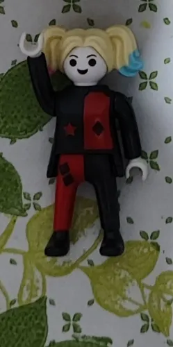 Vendo Arlequina Playmobil Kinder DC (apenas venda já completei a coleção)