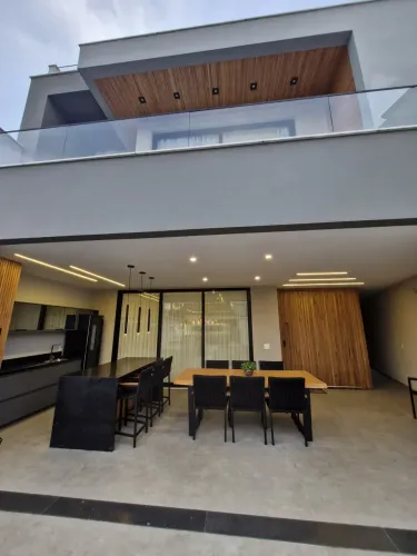 Vendo ou Alugo Magnifica casa Triplex 4 suites, 490m2 + dep completa Cond Riviera del Sol