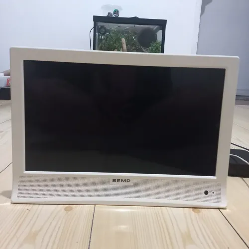 TV portátil Semp Toshiba de 14 polegadas