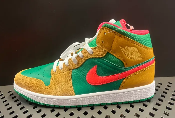 Tênis Nike Air Jordan 1 Mid