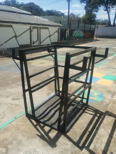 Vendo um cavalete para vidros