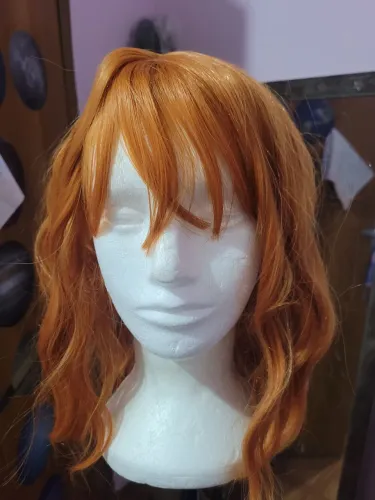 Peruca sintética ruiva natural curta e encaracolada, ideal para Cosplay e nunca utilizada!