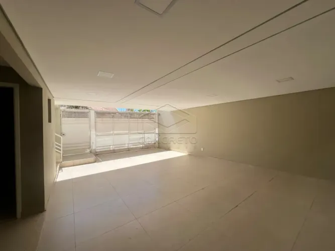 Casa de esquina disponível para venda com 244 m² de área construída no Jardim Estoril - Ba