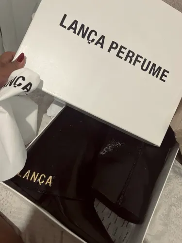 Bota lança perfume