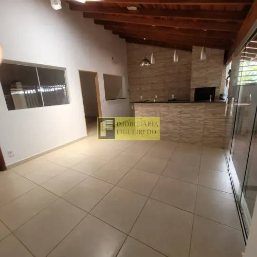 Casa para locação no Jardim Nazareth com 2 quartos, 2 banheiros e varanda com churrasqueir