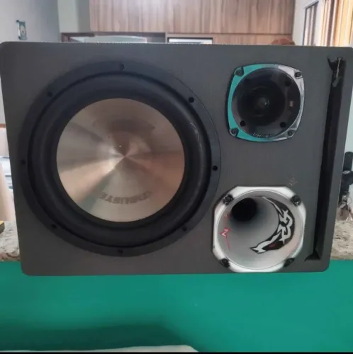 Caixa som com potência 