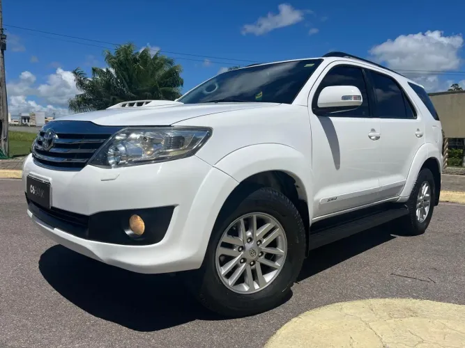 Toyota Hilux SW4 SRV D4-d 4X4 3.0 TDI Dies. AUT 2015