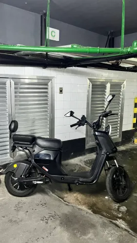 Scooter Elétrica GT1 Sport Aro 12 Preta - Linda, Econômica e Pronta para Uso