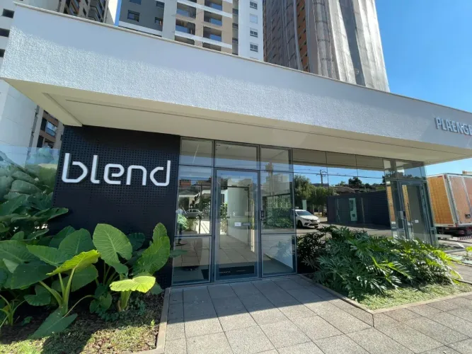 Locação - Apartamento novo na Zona 08 em Maringá