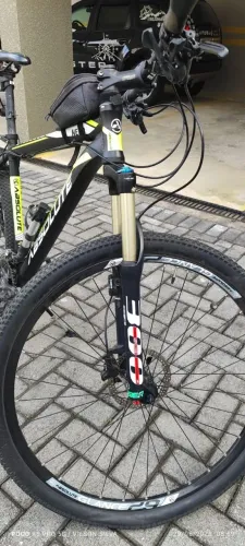 Vendo bicicleta semi nova usada poucas vezes e 2 anos parada