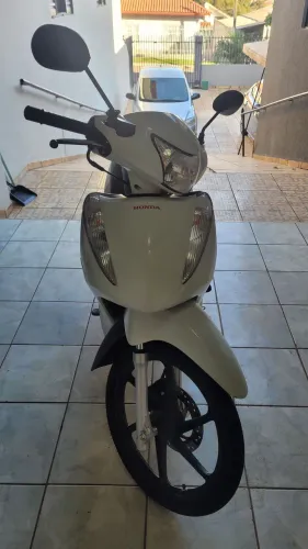 Honda biz 125 ano 2015 completa com partida elétrica