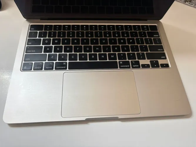  MacBook Air M2 (2022) Starlight 13.6