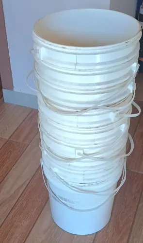 9 baldes fermentadores com tampa usado Indupropil