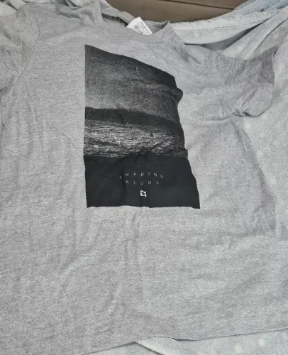 camisa cinza estampada