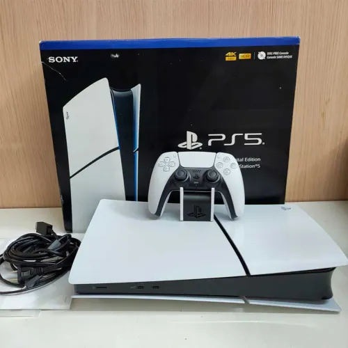 Vendo PlayStation 5 Slim (Edição Digital) em excelente estado de conservação