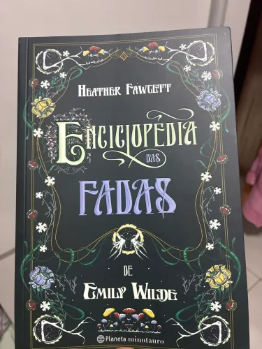Livro - Enciclopédia das Fadas - Emily Wilde