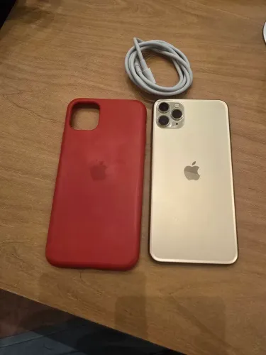 IPHONE 11 pro max 64 gigas bateria ? 100 % aceito cartão valor 1350