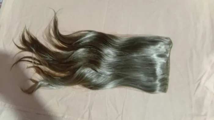 VENDE-SE um Mega Hair loiro, macio, brilhoso. Semelhante a cabelo natural. 