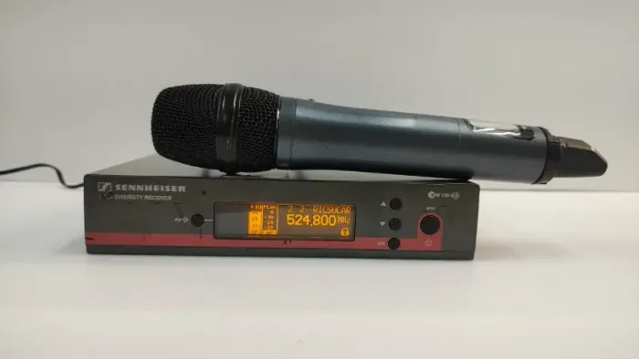 MICROFONE SEM FIO MARCA : SENNHEISER  MODELO :EW100 G3 USADO .