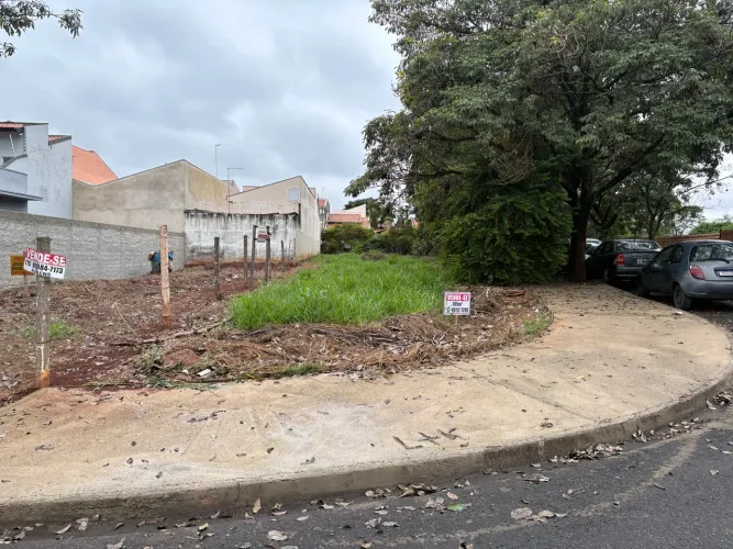 Vendo lotes de esquina no bairro Europark