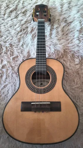 Cavaquinho em Jacarandá