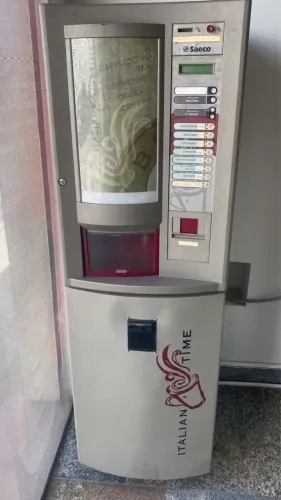 Máquina de café automática profissional