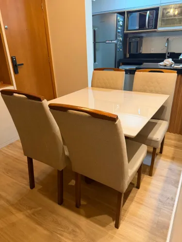 Jogo de Mesa com 4 cadeiras