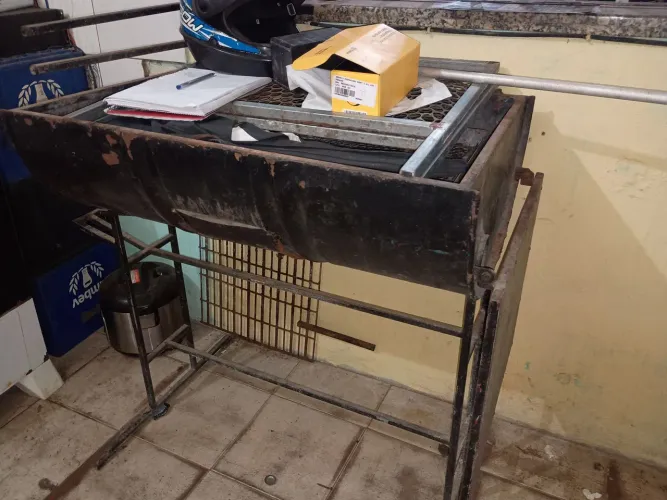 Vendo churrasqueira 