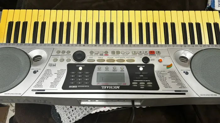 TECLADO PROFISSIONAL MICHAEL KAM 500 EM BOM ESTADO