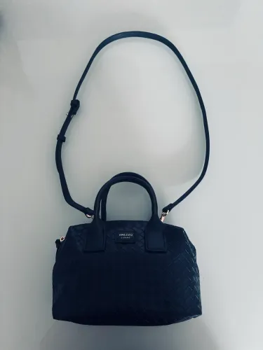 Bolsa Arezzo preta pequena
