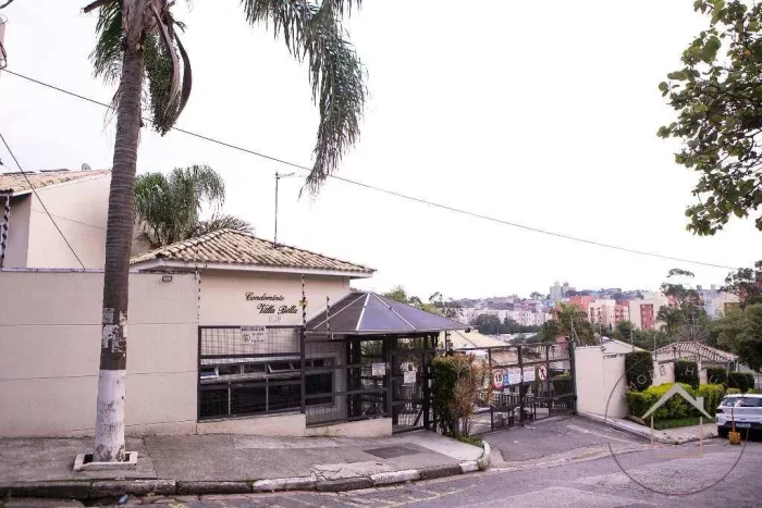 A venda excelente casa com dois dormitórios mais sotão pronto.