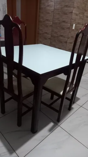 Vendo mesa 4 cadeiras