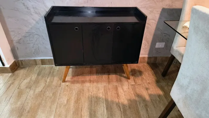 Aparador preto em bom estado 90x78x36