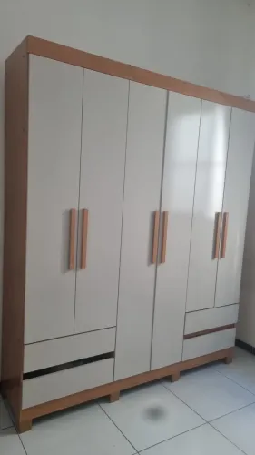 Guarda roupa super conservado apenas 2 anos de uso