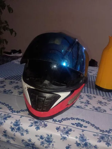 Norisk capacete olham a descrição