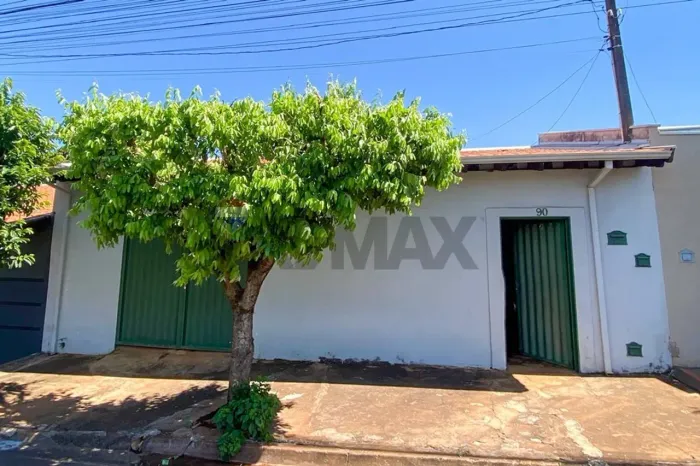 Casa Reformada com 3 Dormitórios, Varanda Gourmet e Amplo Espaço no Bairro Júlio de Lollo