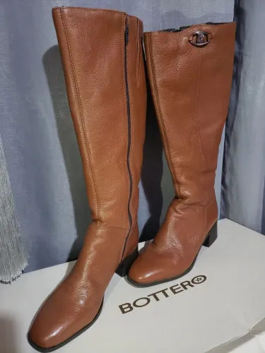 Bota semi-nova bottero