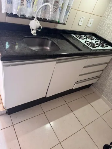 Vende-se Pia com gabinete e predra